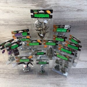 Lot Of 16 Halloween Lemax Spooky Town Halloween Figures/Accessories